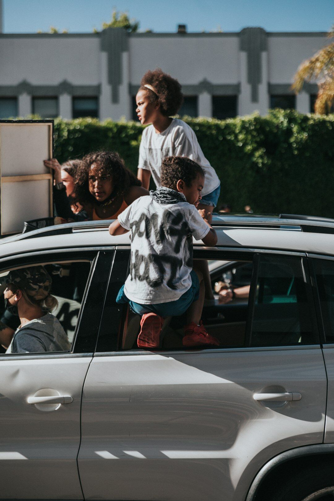 post war family car trip